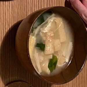 わかめとえのきと油揚げの味噌汁